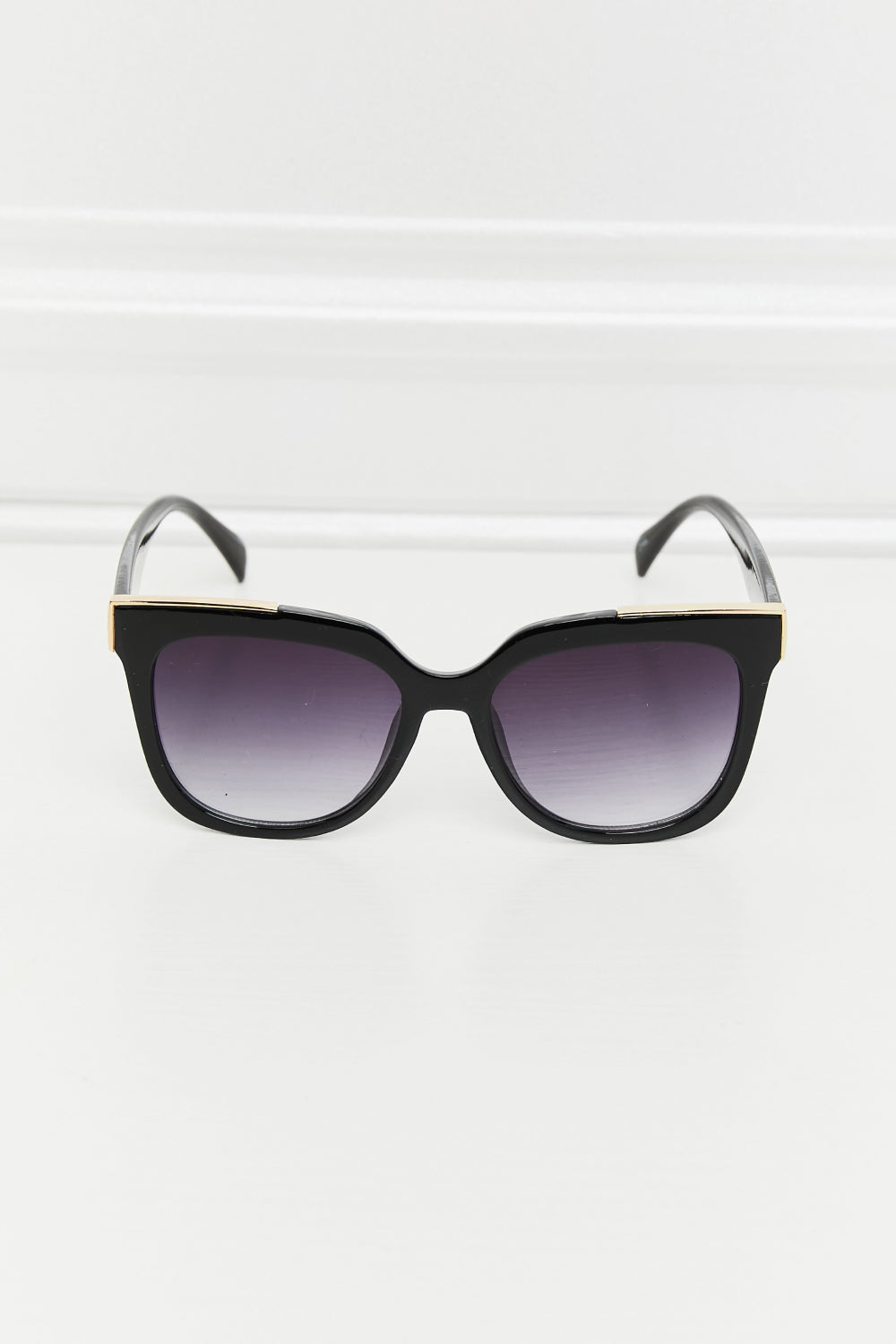 Chic Rim Sunglasses