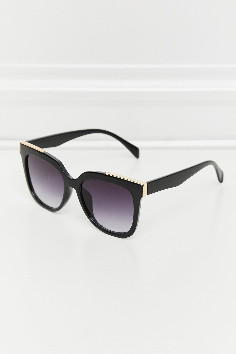 Chic Rim Sunglasses